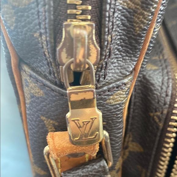 Louis Vuitton Amazon Crossbody Classic Monogram with Dust Bag - Picture 8 of 13